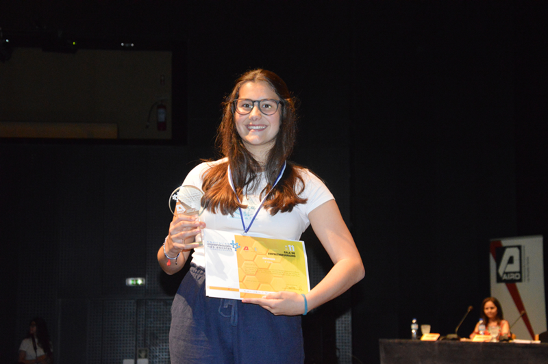 Carolina Barrelas, da Escola Secundária Raul Proença, conquistou o 1º lugar do 3º ciclo, com o projeto “A Praça”