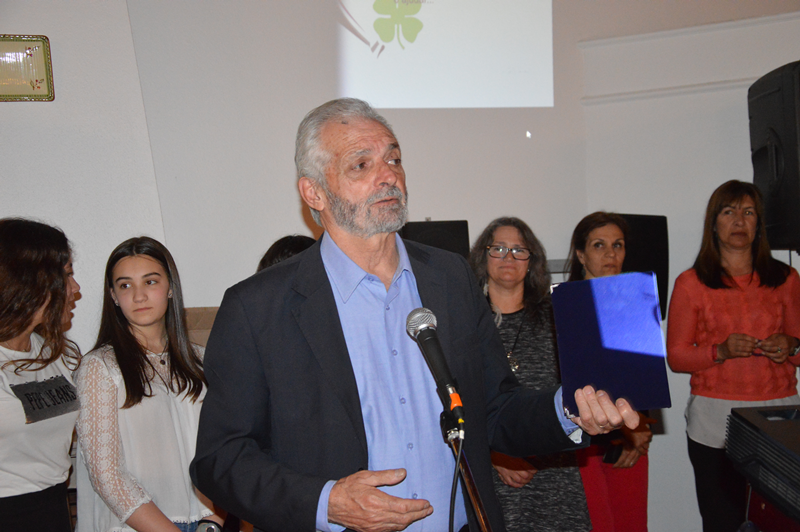 Premio de reconhecimento entregue a António Marques, diretor da Expoeste