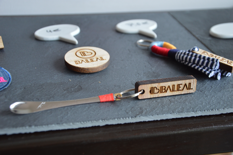 Porta chaves feitos com sobras da madeira usada em pranchas de surf 