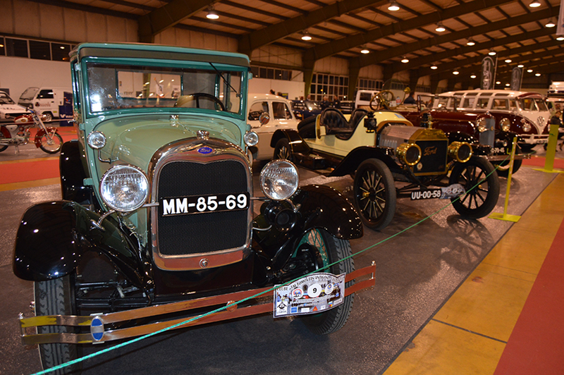 Dois ícones da história automóvel, os modelos T de 1915 e o A da Ford