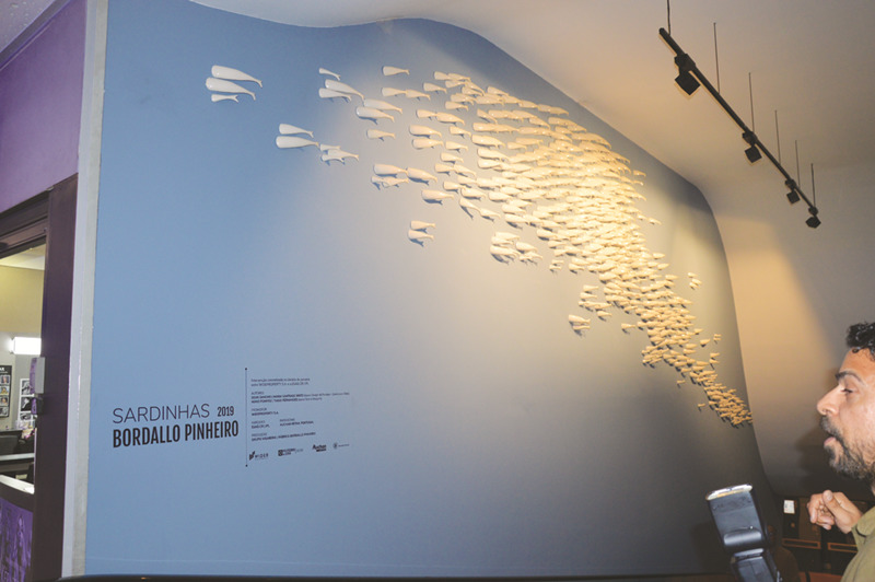 450 sardinhas de Bordalo em exposição no piso 0 do centro comercial  la Vie 