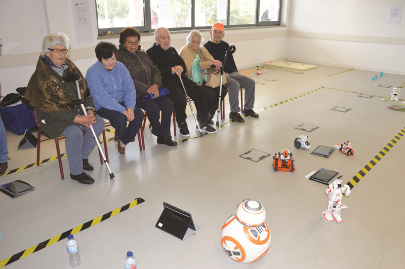 A oficina da robótica recebeu a visita dos seniores 