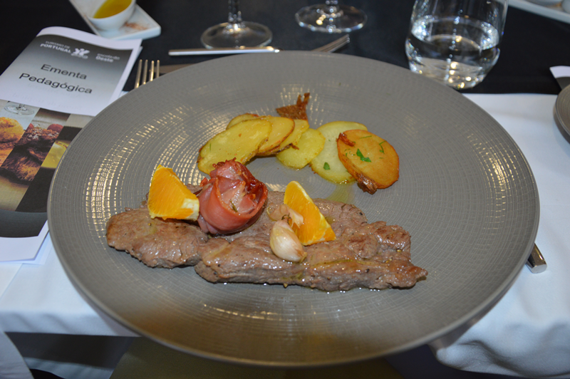 Sirloin steak with portugueses sause