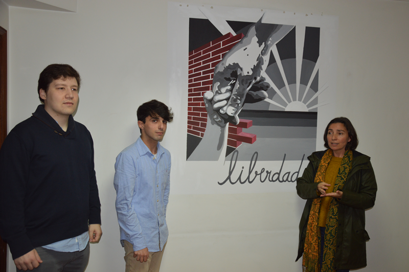 Foi inaugurado um mural alusivo à “Liberdade” na sede do PS, da artista plástica Paula Nobre em colaboração com jovens do PS  