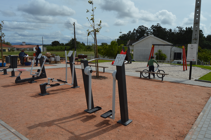 Na zona envolvente do polidesportivo de São Gregório foi criado um parque de fitness