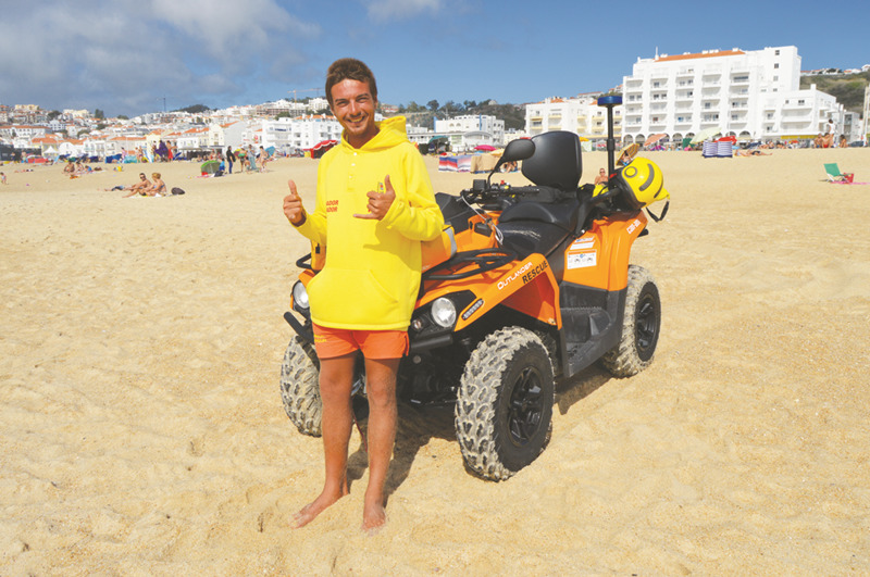 Pedro Libânio, um dos 18 nadadores-salvadores, que asseguram a vigilância durante a época balnear nas praias da Nazaré e do Norte