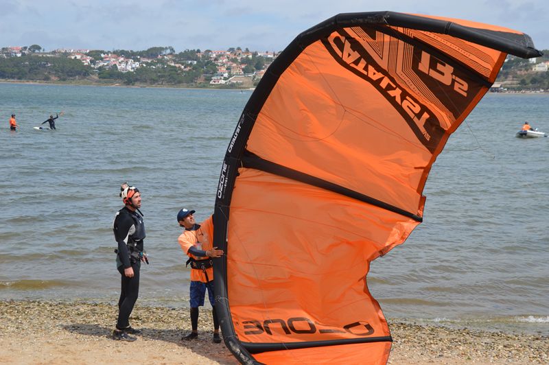 A Lagoa de Óbidos é considerado por muitos instrutores especialistas o melhor local para a aprendizagem de kitesurf