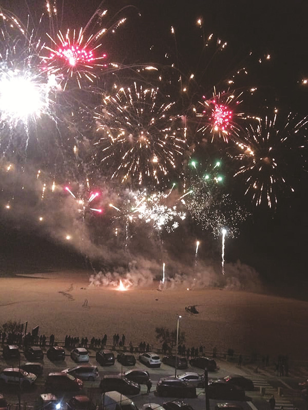 Lançamento do fogo de artifício na praia (fotos Conceição Chastre)