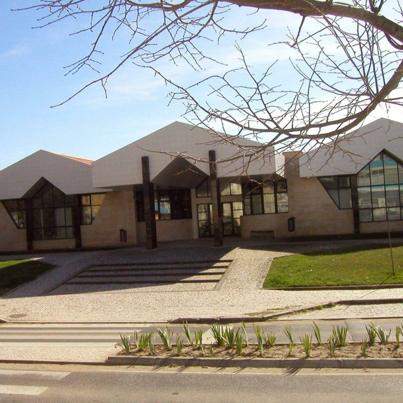 A Biblioteca Municipal das Caldas da Rainha encontra-se encerrada