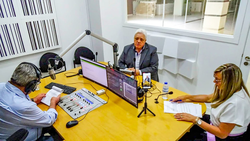 A entrevista marcou a estreia dos novos estúdio da Rádio Mais Oeste