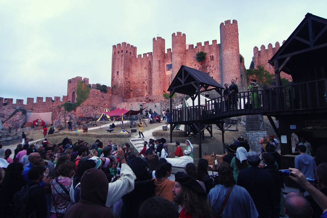 Milhares de pessoas marcaram presença nos primeiros quatro dias do Mercado Medieval 