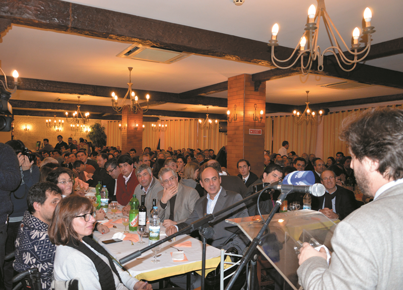 Cerca de trezentos e quarenta empresários da região, militantes e simpatizantes do PSD esgotaram o restaurante Paraíso, no Coto