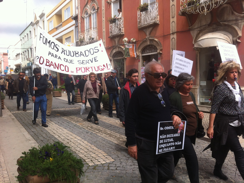 Desfile de protesto pelas ruas da cidade (foto Ana Vicente/Joana Mendes)