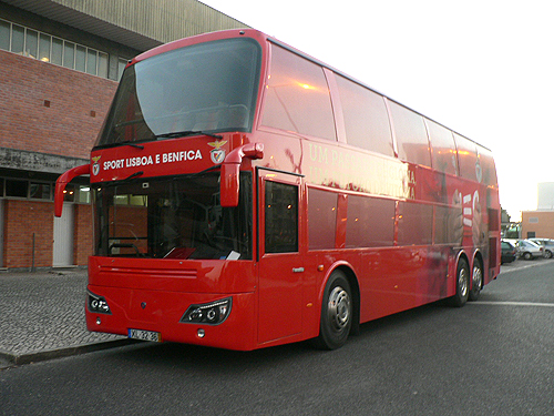 Autocarro do Benfica atraiu atenções 
