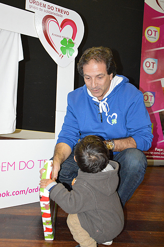 José Viegas entregou presentes às crianças  